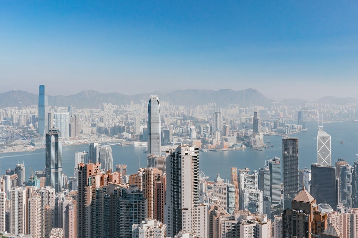 Standard Chartered Sees Important Role of Hong Kong in Global Trade
